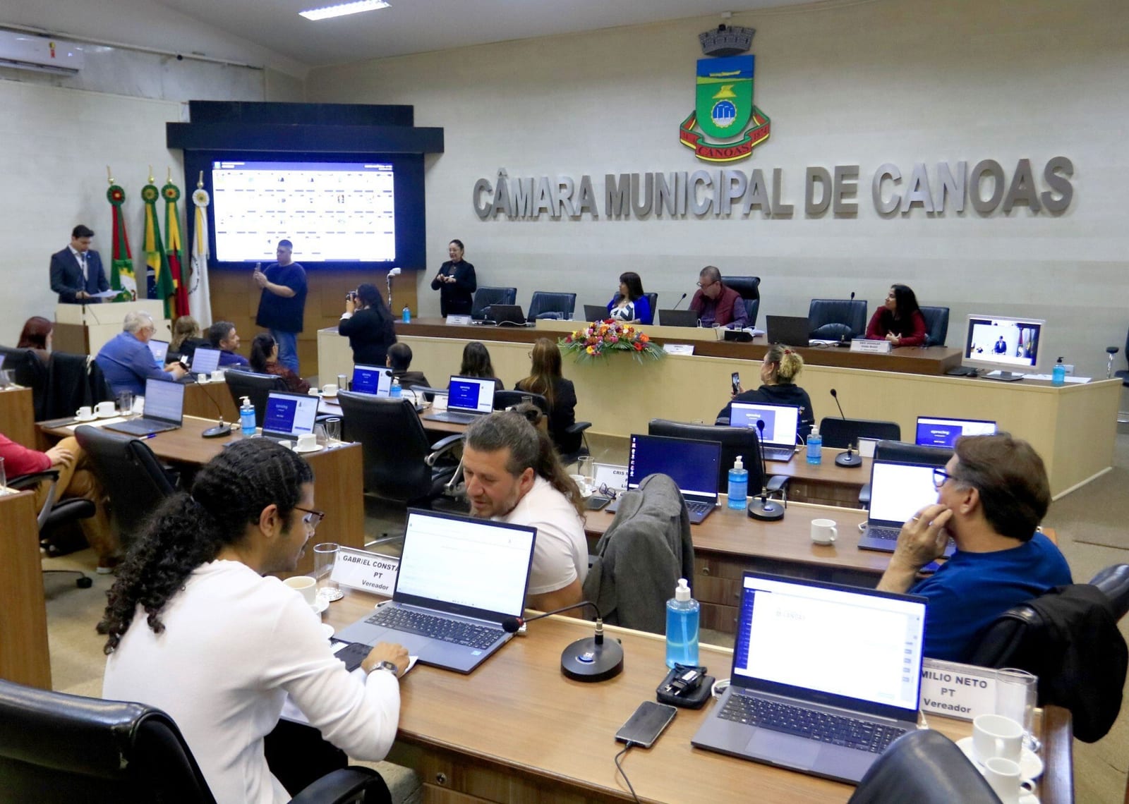 Câmara de Canoas passa a transmitir sessões com intérpretes de Libras