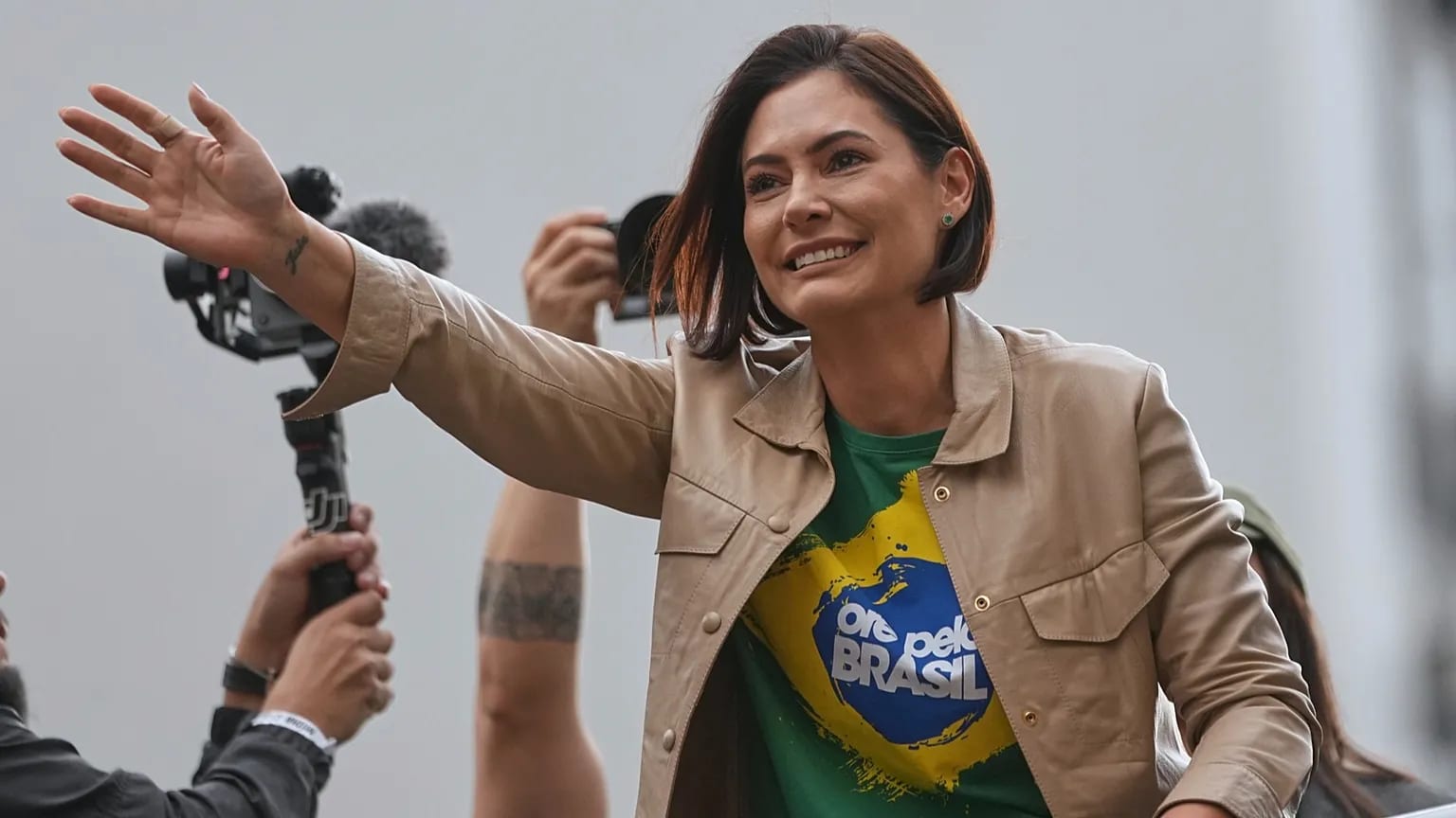 Michelle Bolsonaro fecha acordo com Podemos e mira Senado no DF