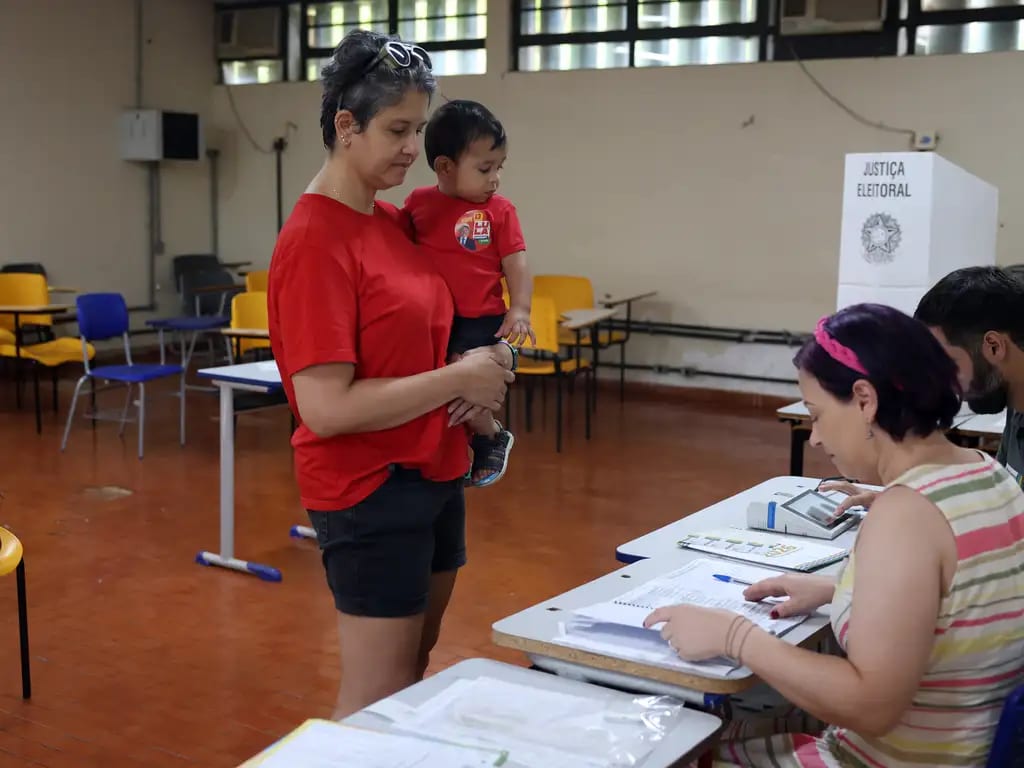 Coligação de Lula pede ao TSE extensão do horário de votação em cidades de 10 estados