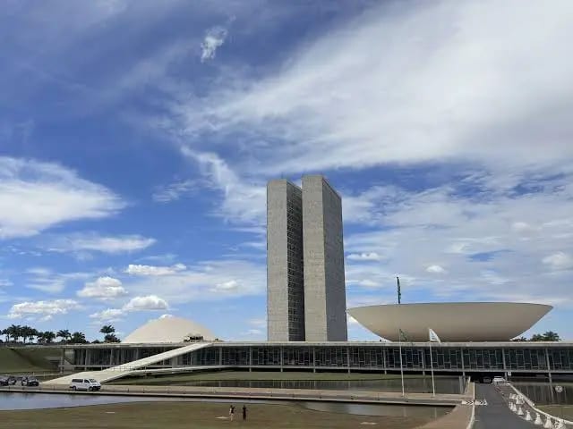 Congresso abre R$5,5 bi para 2026 e cria gatilhos para conter gastos em 2027