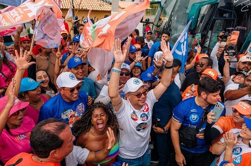 “Aracaju reconhece nosso trabalho”, afirma governador Fábio após percorrer zona norte em grande carreata