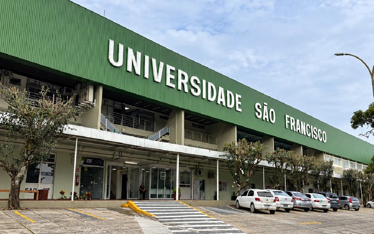 USF reúne prefeitos e representantes de mais de 40 municípios em encontro seus 50 anos