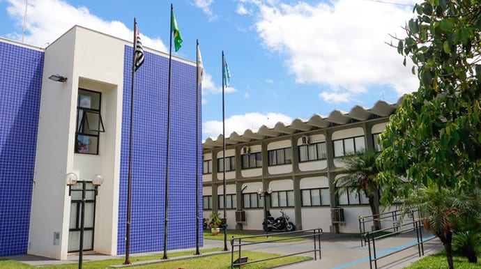 Câmara de Assis abre concurso com salários até R$ 8.510; provas em 29 de novembro