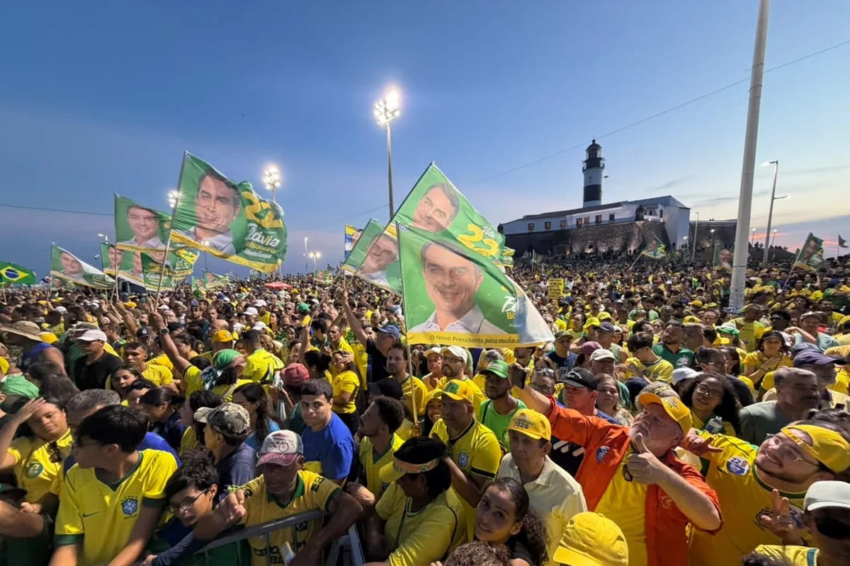 Flávio pede a eleitores “oprimidos” que não tenham medo e lembra segredo do voto