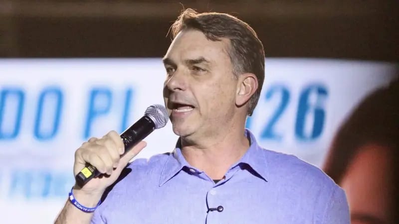 Flávio Bolsonaro escolhe Eduardo Gomes e Gaguim para o Senado no Tocantins