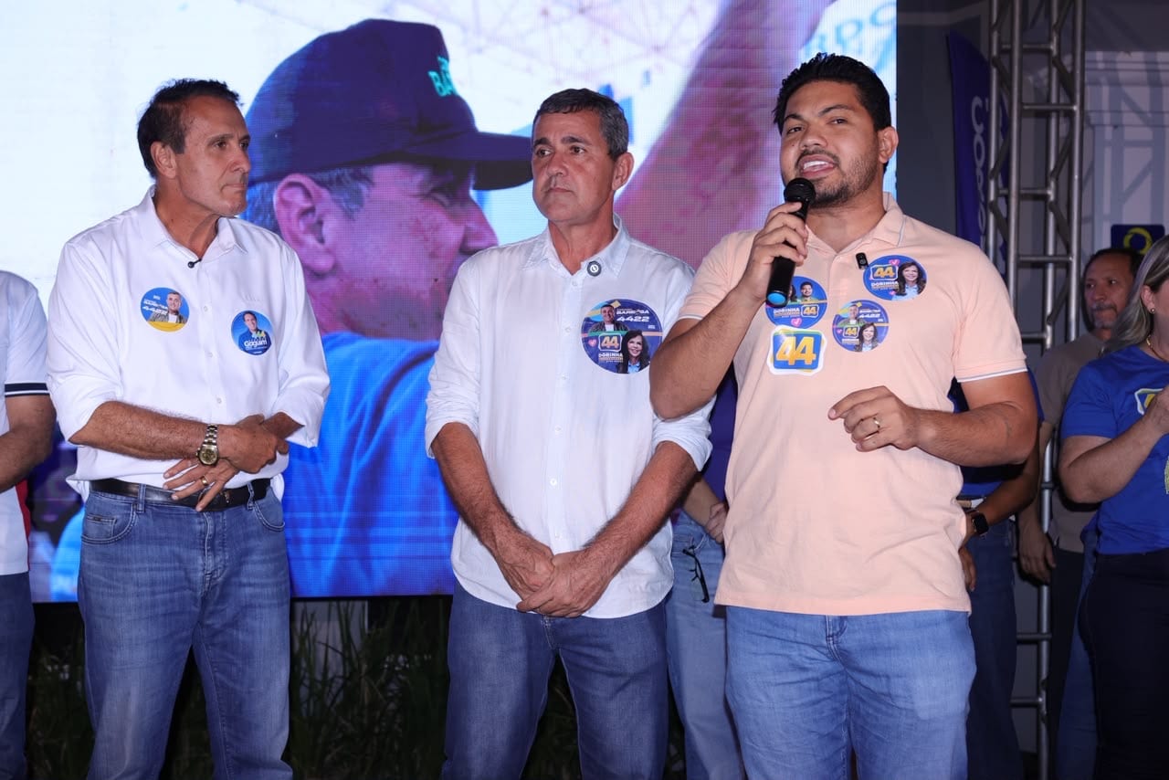 Coronel Márcio Barbosa faz adesivaço em Palmas rumo à Câmara
