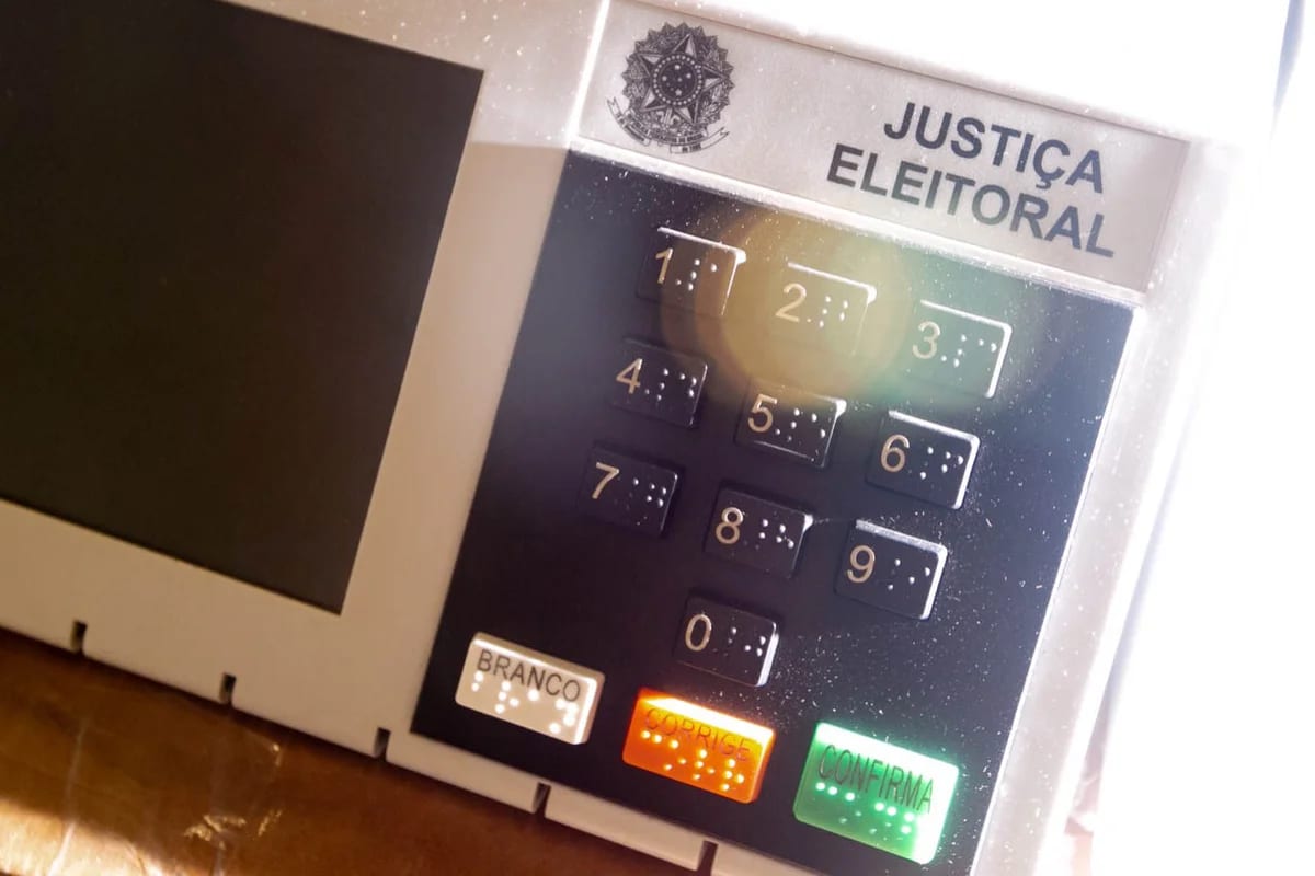 Urna eletrônica: Brasil abandonou o voto em papel entre 1996 e 2000