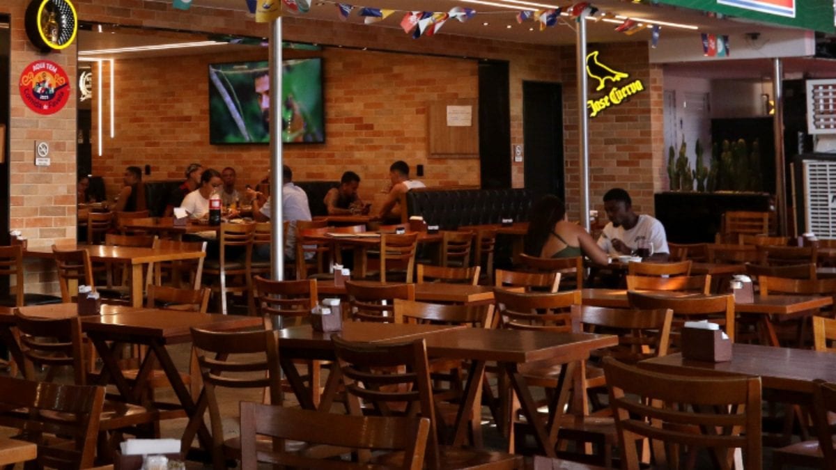 Bares e restaurantes apostam em PEC do Trabalho Flexível para contornar impactos do fim da escala 6×1: ‘A conta chegará