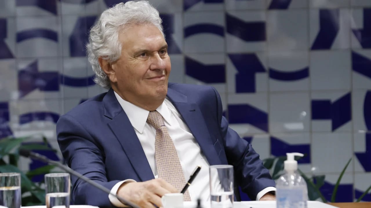Caiado diz que governo Lula cooptou partidos e dividiu o PSD