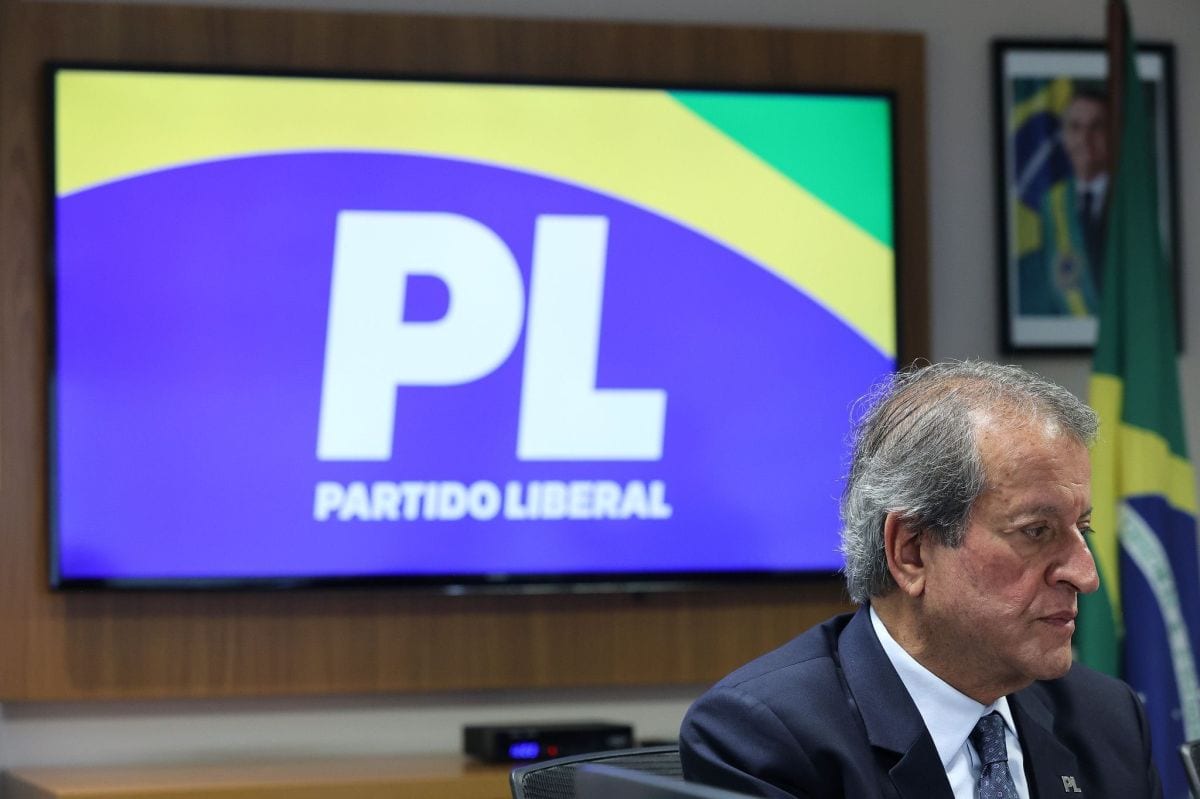 PL tem divisão interna sobre fuga de Flávio Bolsonaro