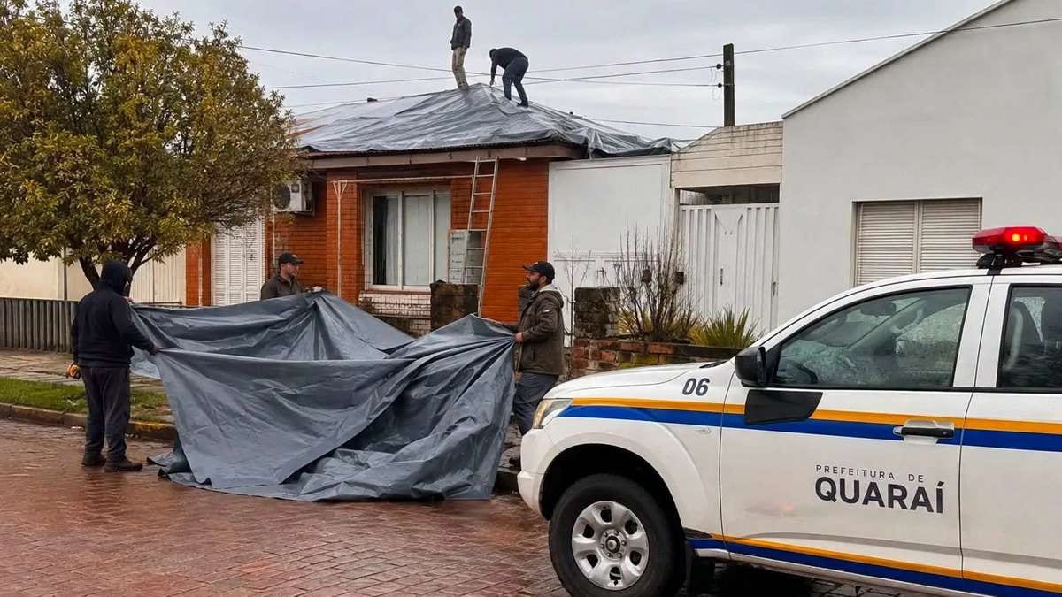 Temporais deixam duas mortes e causam estragos em centenas de casas no RS; veja o balanço