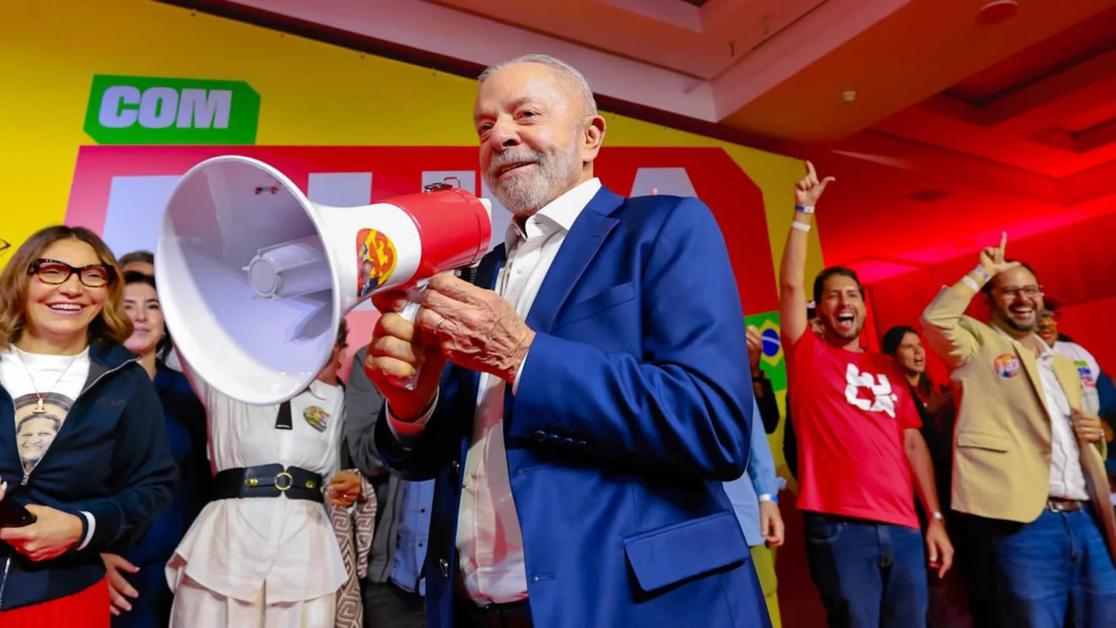 Lula ironiza Flávio Bolsonaro após recuo sobre fim da escala 6×1