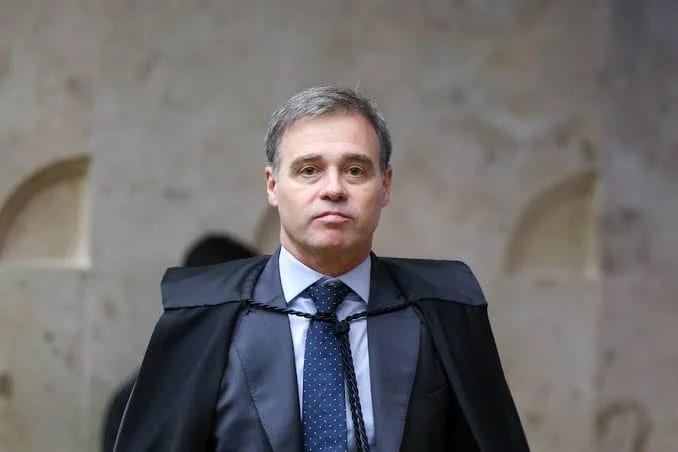 Instituto de André Mendonça faturou ao menos R$ 10,8 mi em 55 contratos públicos, diz revista