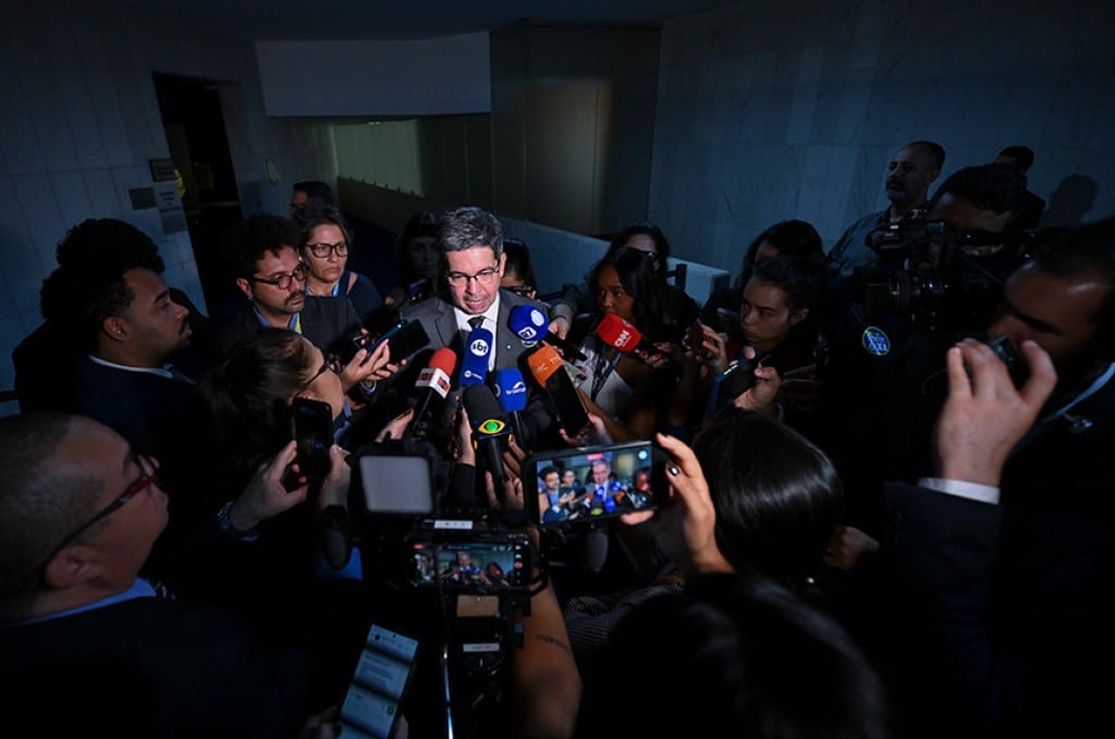Randolfe: votação da PEC do fim da escala 6×1 acontecerá até outubro