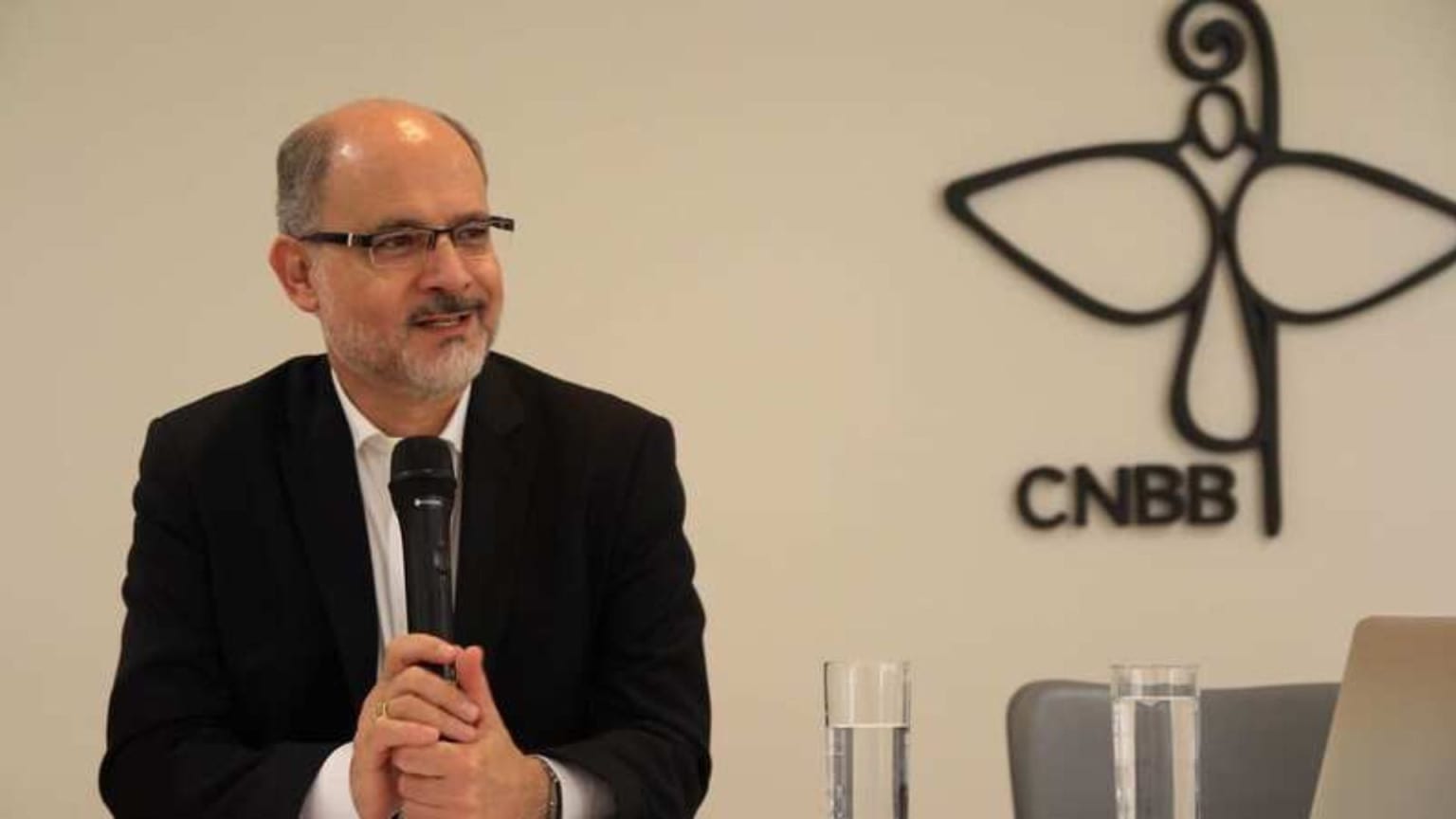 Bispo de Santos assina carta que alerta para riscos à democracia antes de eleição