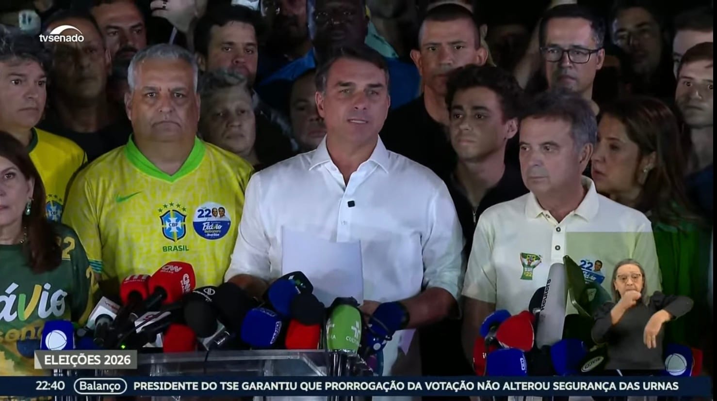 Flávio Bolsonaro diz que pedirá anulação das eleições e afirma ser impossível reconhecer resultado