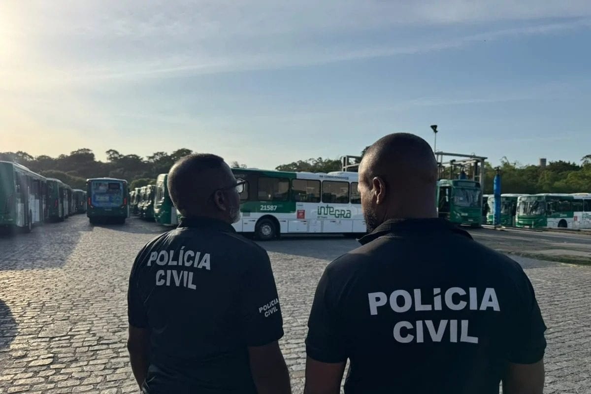 Polícia Civil fiscaliza garagens de ônibus em Salvador após ordem do TRE-BA