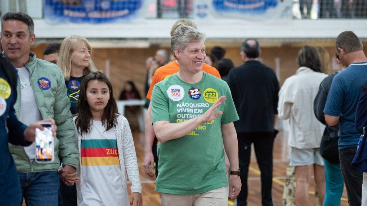 Marcel van Hattem votou em Porto Alegre no primeiro turno