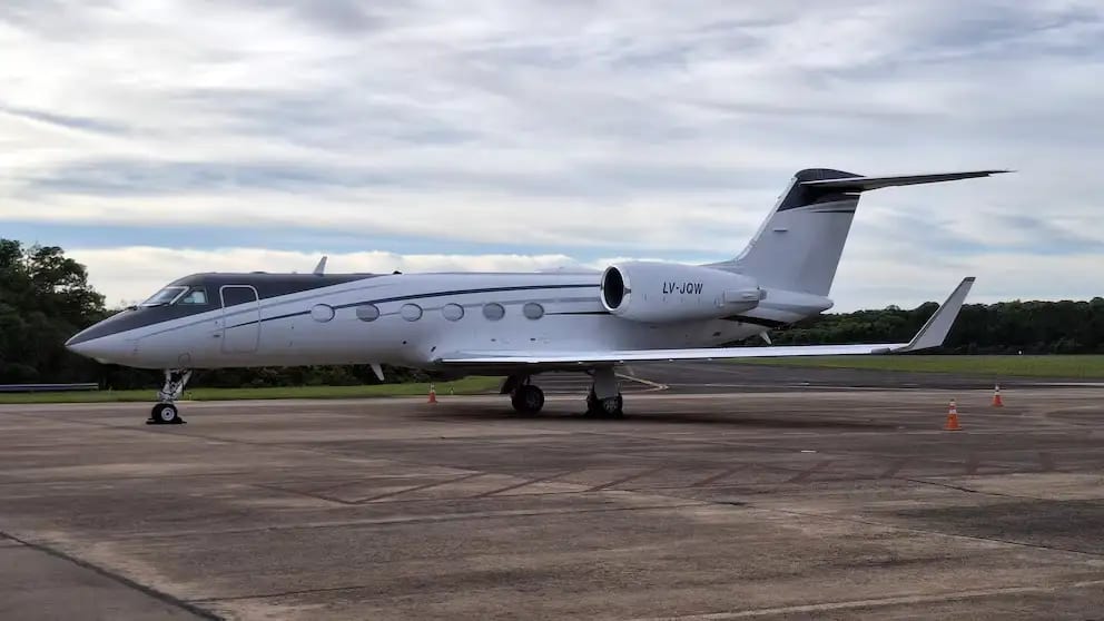 Mistério com um avião que permanece em Iguazú e no qual se acreditava que Bolsonaro viajava