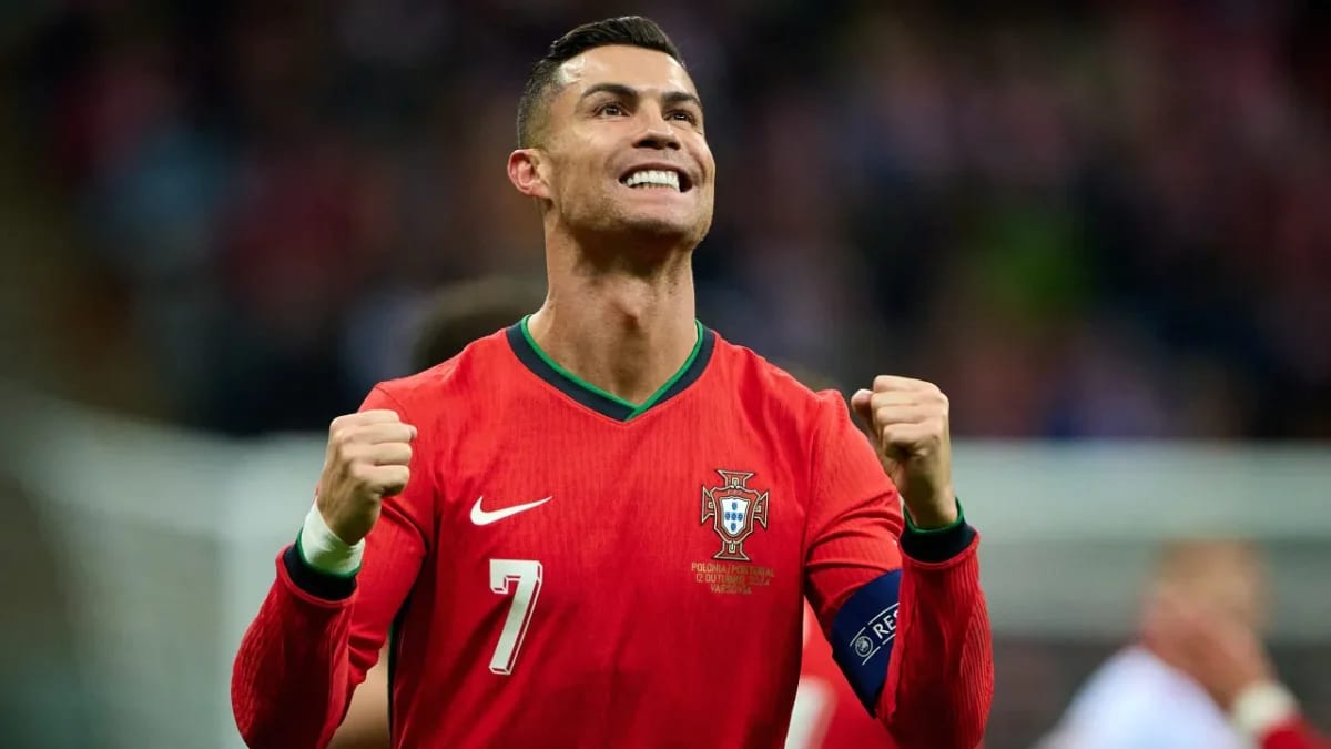 Cristiano Ronaldo é eleito o maior Bola de Ouro da história em votação popular