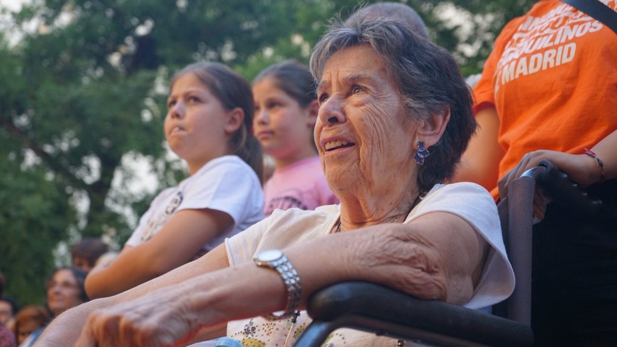 Morre Maricarmen, idosa de 87 anos despejada de casa que virou símbolo da crise habitacional na Espanha