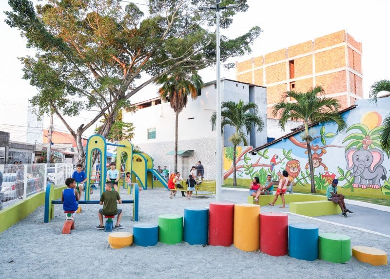 Prefeita de Aracaju entrega praça revitalizada no Conjunto Castelo Branco