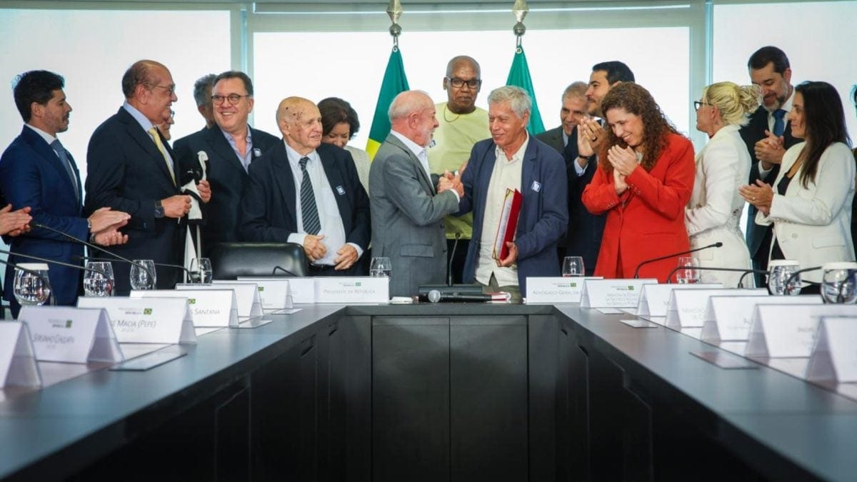 Lula assina cessão do CT Rei Pelé ao Santos por 20 anos