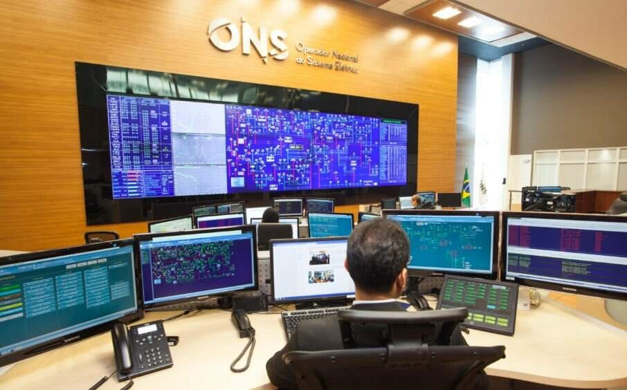ONS corta geração emergencial neste domingo por excesso de energia