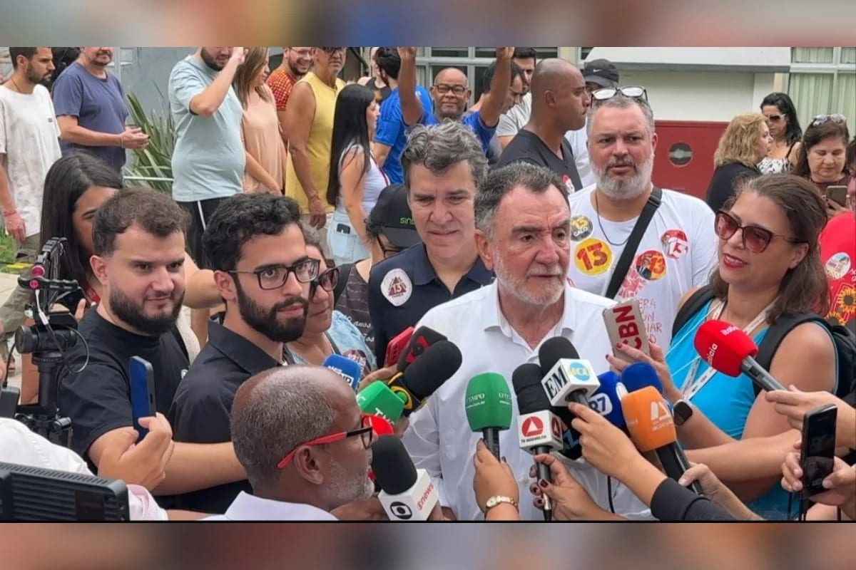 Patrus (PT) enfrentou 1h30 de fila para votar em Belo Horizonte