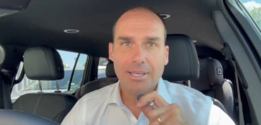 Eduardo Bolsonaro recebeu Flávio nos EUA após fuga do Brasil