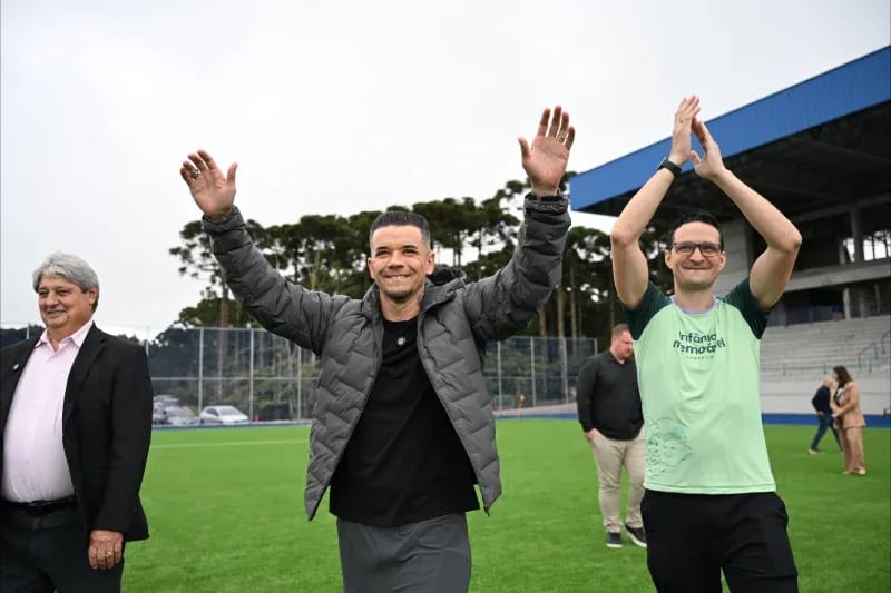D’Alessandro dá o pontapé inicial da 6ª Copa Gramado Laghetto de Futebol Sub-16