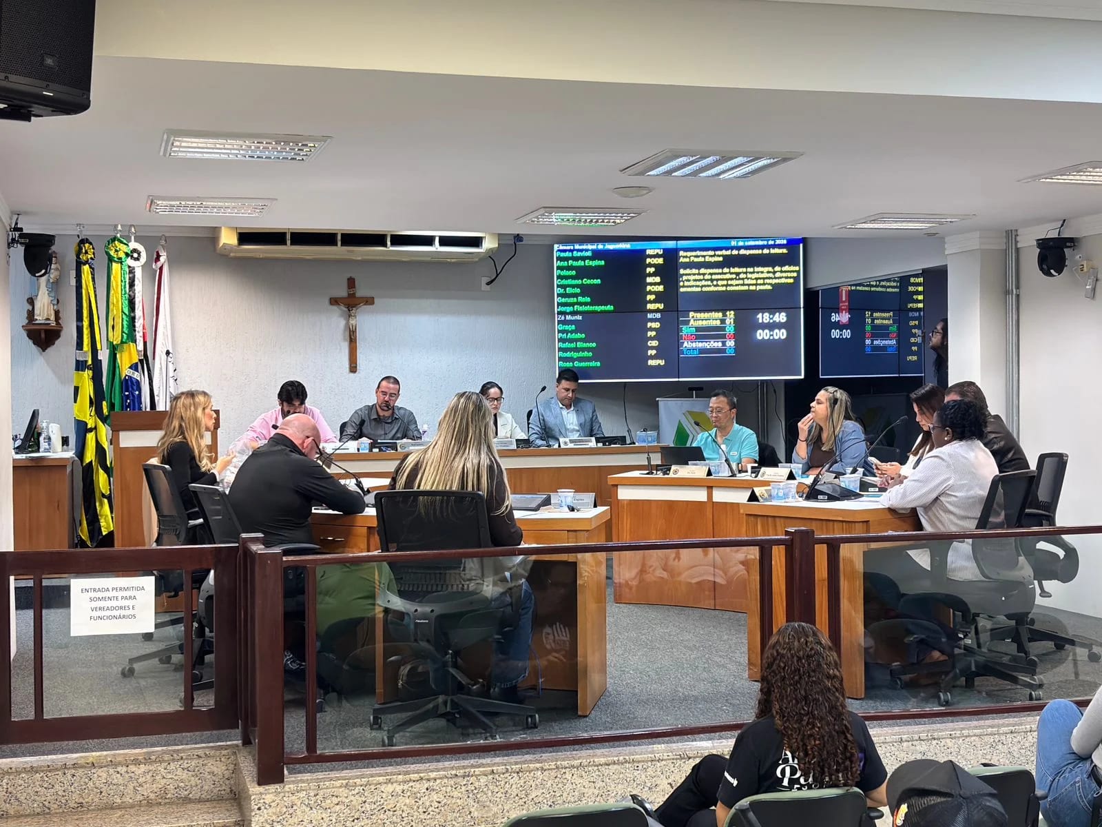 Sessão da Câmara de Jaguariúna reúne cobranças sobre saúde, infraestrutura e segurança