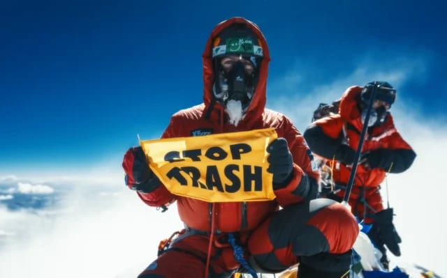 Por que o lixo virou um problema no Everest. E como resolver isso