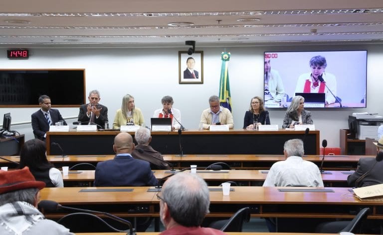 Rádios e TVs comunitárias pedem novas outorgas, mais recursos e aumento de potência