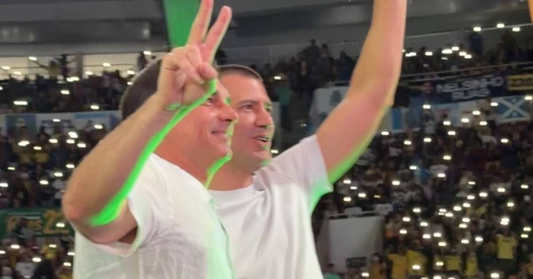 No Maracanãzinho, Flávio Bolsonaro defende castração química e Bolsa Família