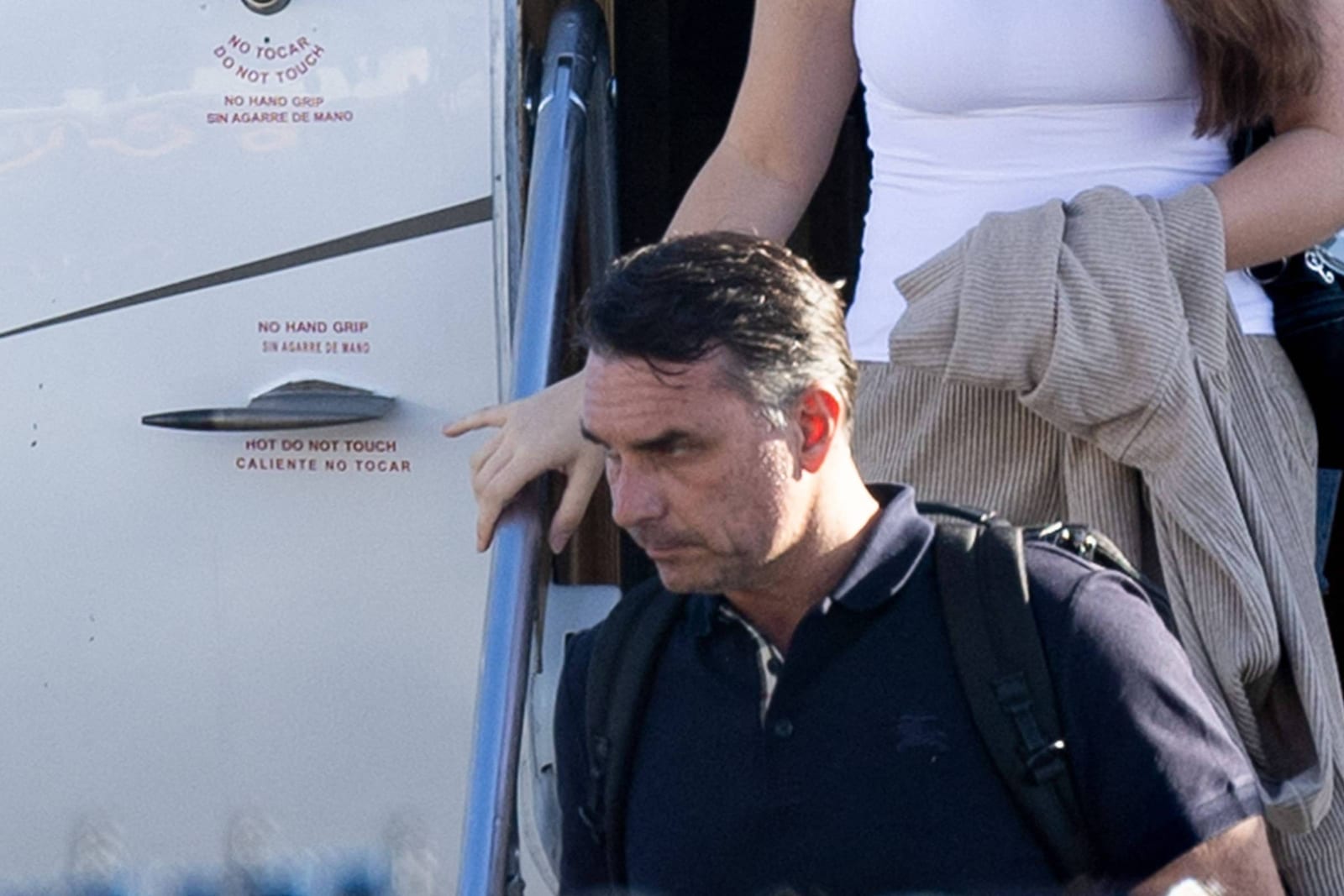 Flávio Bolsonaro entrou nos EUA com registro humanitário que autoriza permanência de um ano