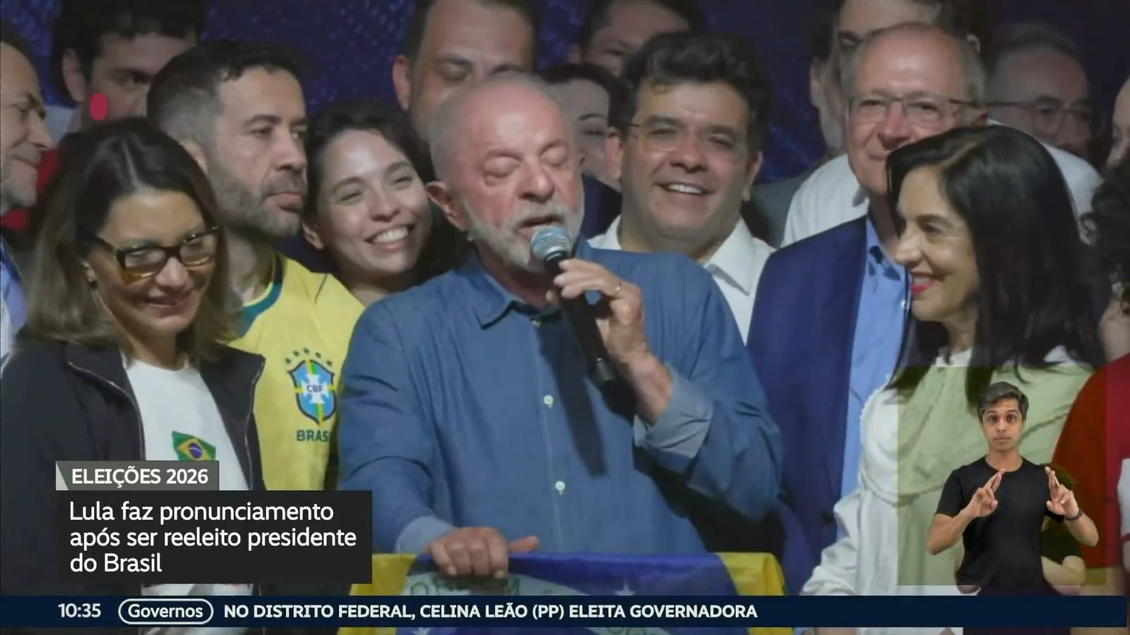 Vídeo: Reeleito presidente, Lula agradece apoio do povo e 'sobretudo das mulheres'