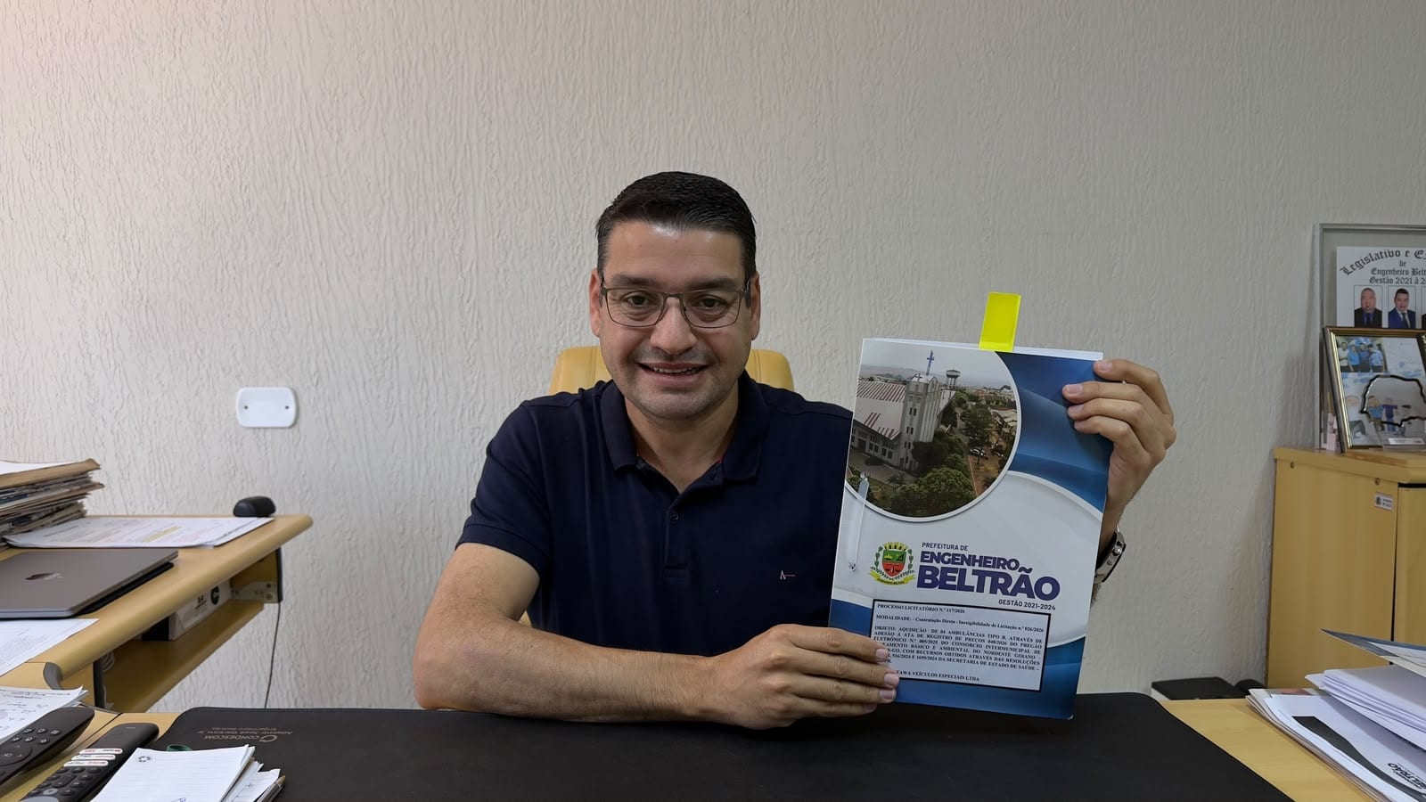 Prefeito Júnior Garbim assina licitação para quatro ambulâncias