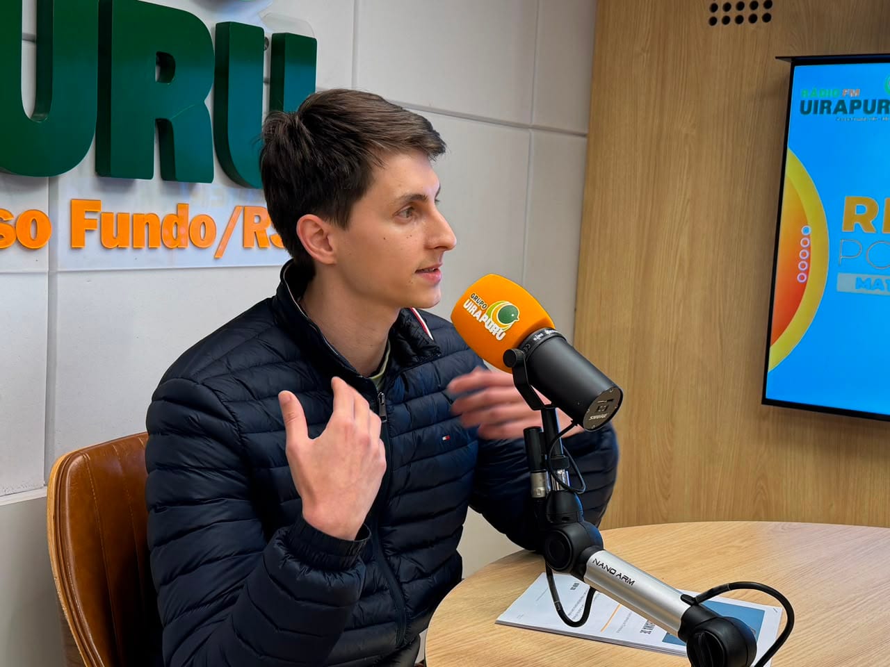 Carlos Iran, 24, abre série de entrevistas da Rádio Uirapuru em Passo Fundo