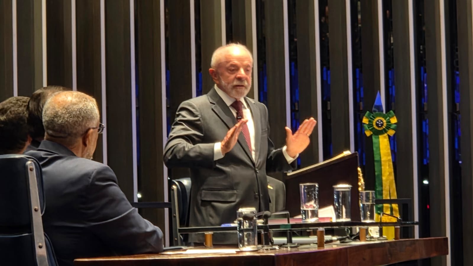 Lula diz que 'ninguém quer que empresa quebre' em cerimônia que promulga fim da escala 6x1