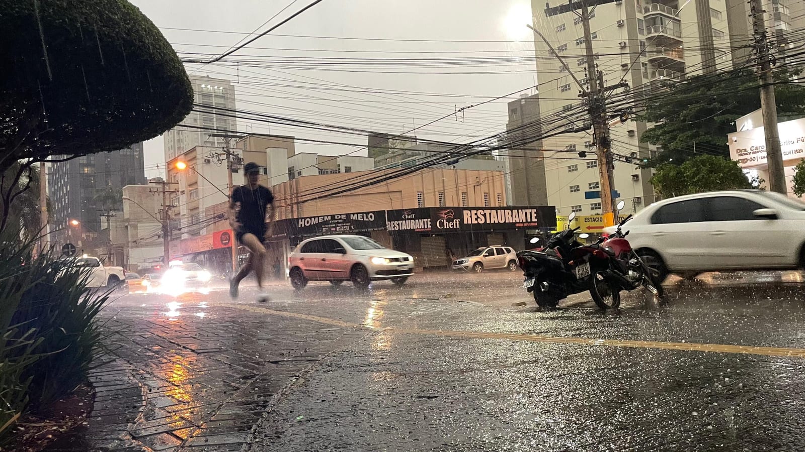 Frente fria pode trazer chuva forte e vento para o dia da votação em Goiás