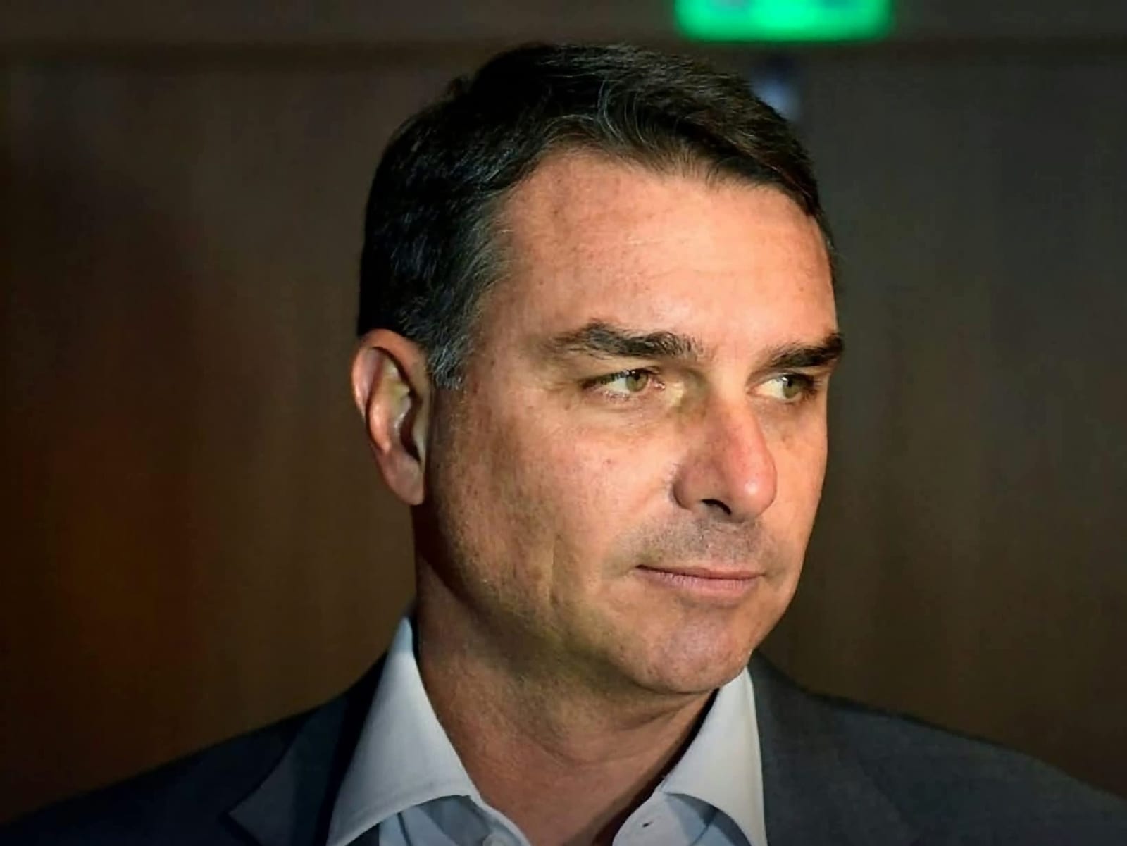 FLÁVIO BOLSONARO É INTIMADO PELA PF A ENTREGAR PASSAPORTES EM MEIO A INVESTIGAÇÕES NO STF