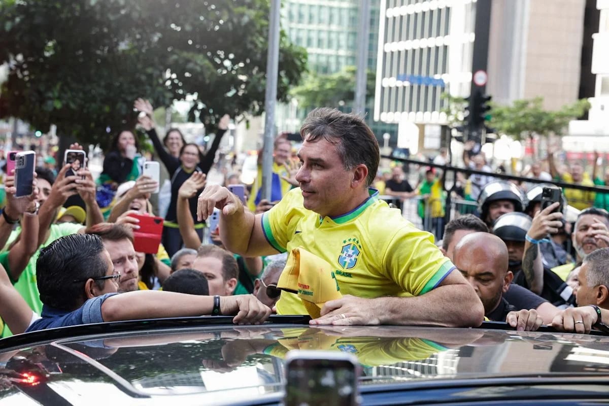 Após ato pró-Lula, Flávio e Nikolas confirmam "bloquinho" na Av. Paulista