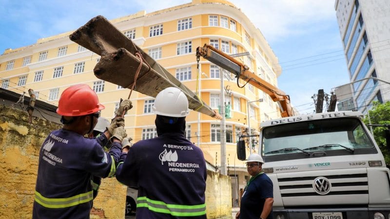 Juntos, Prefeitura do Recife e Governo de Pernambuco concluem embutimento de fios na Rua do Apolo