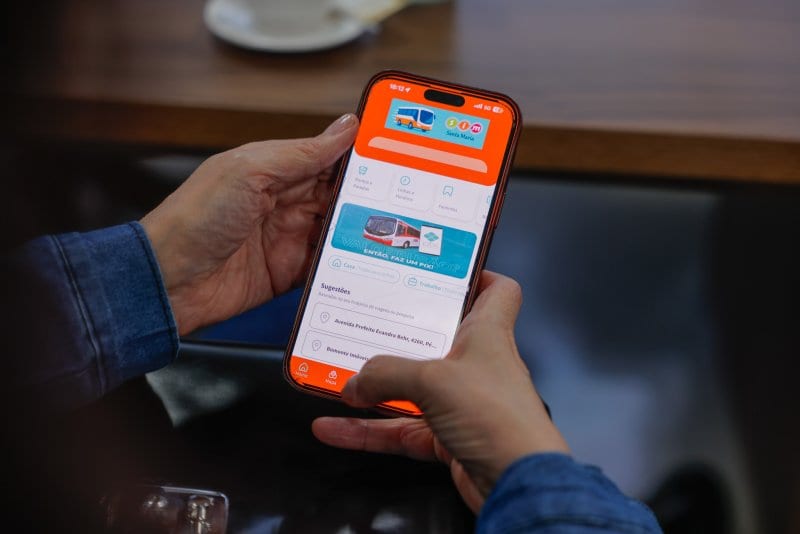 Prefeitura de Santa Maria conhece app de transporte com recarga por Pix