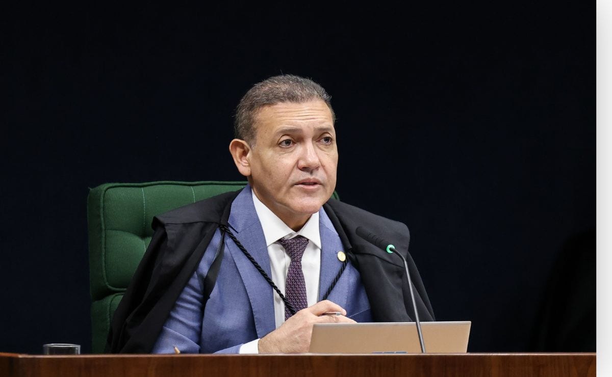 Nunes Marques envia pedido de revisão da pena de Bolsonaro à Procuradoria Geral da República