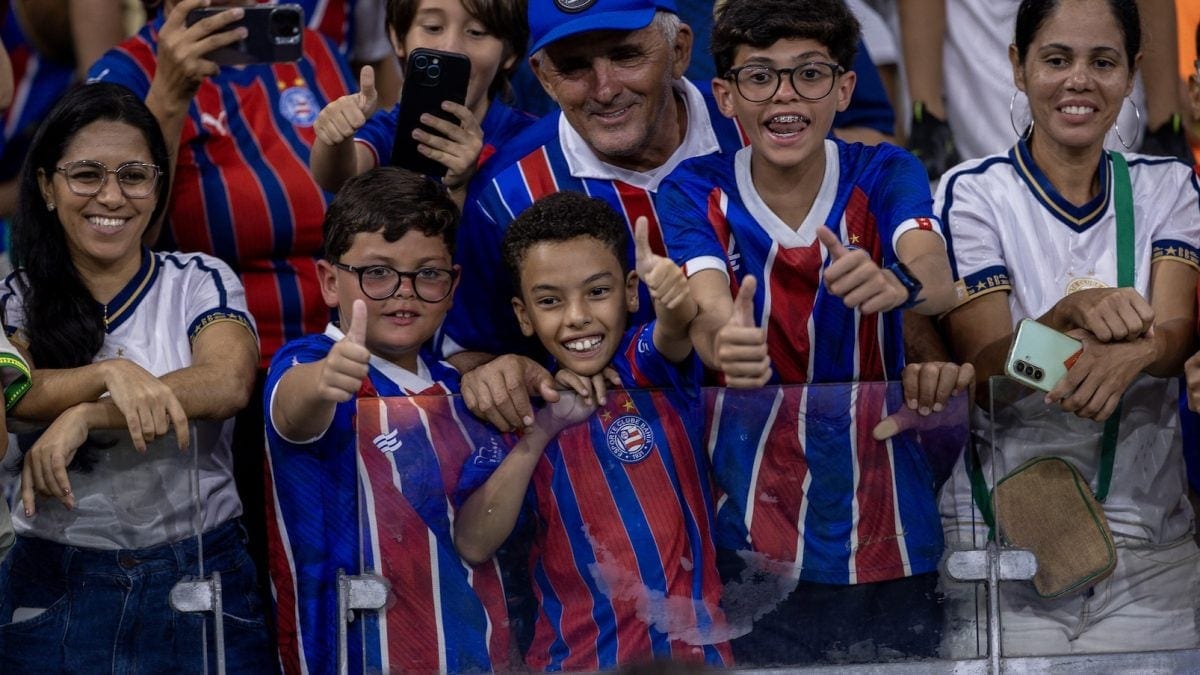 Torcida do Bahia canta em apoio a Lula na Fonte Nova