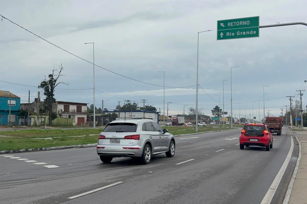 "A maior parte dos acidentes acontece entre o Trevo e o Pórtico", alerta comandante da Polícia Rodoviária sobre a RS-734