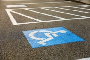 STF mantém lei do Paraná que amplia tempo gratuito para PcD em estacionamentos