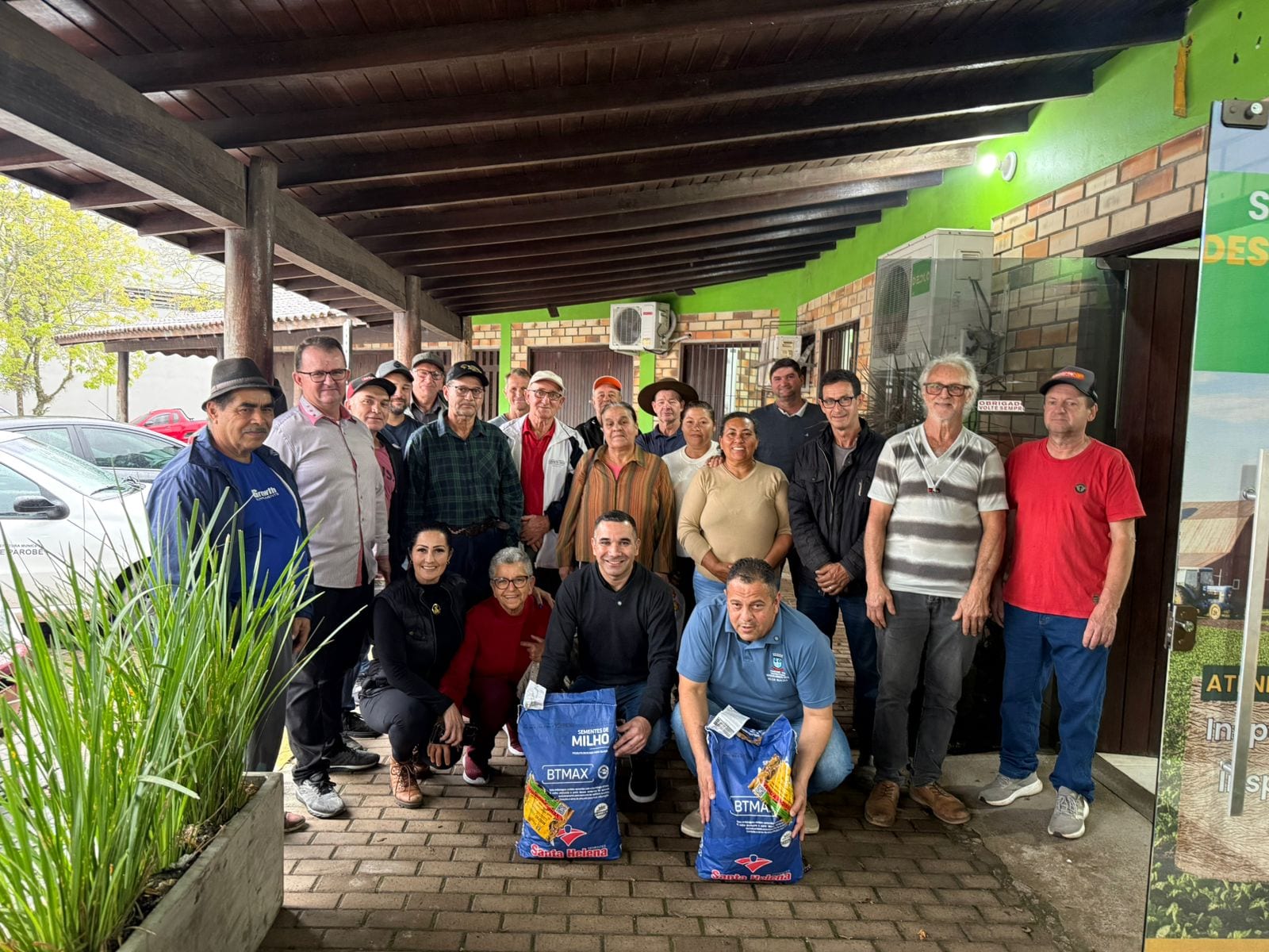 Parobé fortalece agricultura familiar com entrega de 115 sacos de sementes pelo Programa Milho 100%